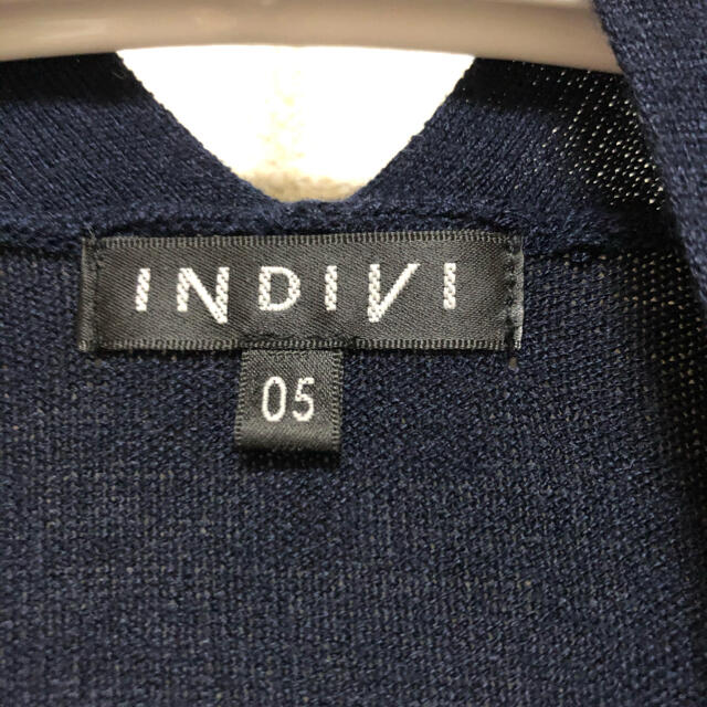 INDIVI(インディヴィ)のスーちゃんさん専用　INDIVI薄手　紺　カーディガン レディースのトップス(カーディガン)の商品写真