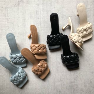 ザラ(ZARA)のタイムセール【新品即納】23cm スクエアトゥ　編み込み　サンダル(サンダル)