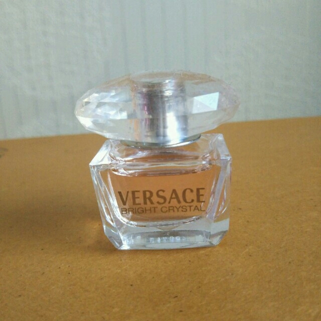 VERSACE(ヴェルサーチ)のVERSACE  BRIGHT CRYSTALの香水 コスメ/美容の香水(香水(女性用))の商品写真