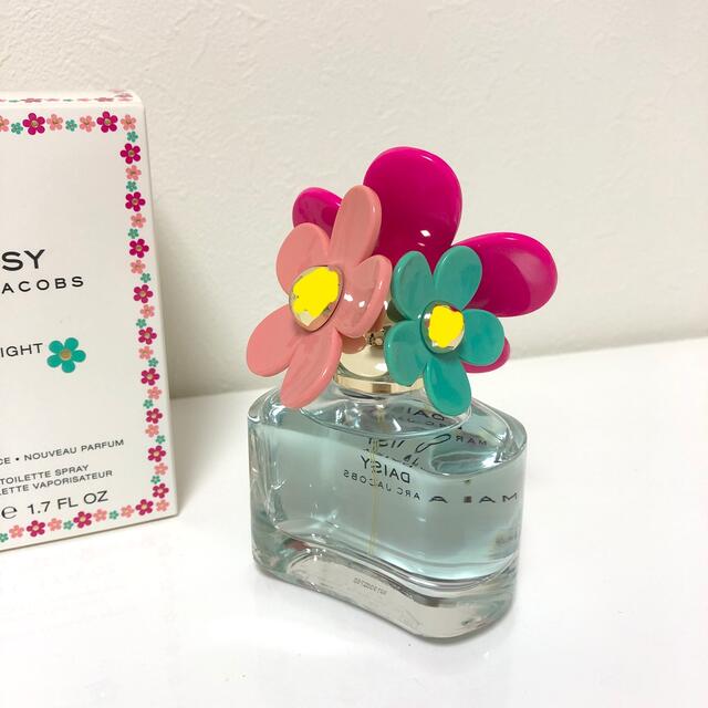 MARC BY MARC JACOBS(マークバイマークジェイコブス)のMARC JACOBS DAISY DELIGHT 香水 コスメ/美容の香水(香水(女性用))の商品写真