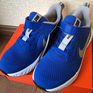 ナイキ(NIKE)のナイキ　レボリューション　5 キッズ　★新品★18センチ★お値下げ中★送料込み(スニーカー)