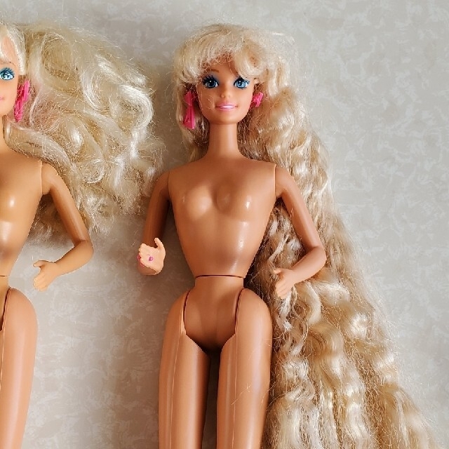 Barbie(バービー)のBarbie　ドレス　+　ロングヘアーバービー本体 エンタメ/ホビーのコレクション(その他)の商品写真