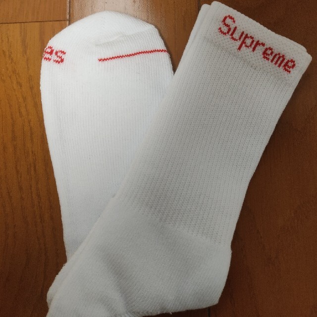 Supreme(シュプリーム)のSupreme Hanes ソックス1 メンズのレッグウェア(ソックス)の商品写真