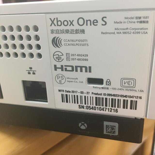 Xbox(エックスボックス)のXbox One S  1TB 本体コントローラーセット エンタメ/ホビーのゲームソフト/ゲーム機本体(家庭用ゲーム機本体)の商品写真