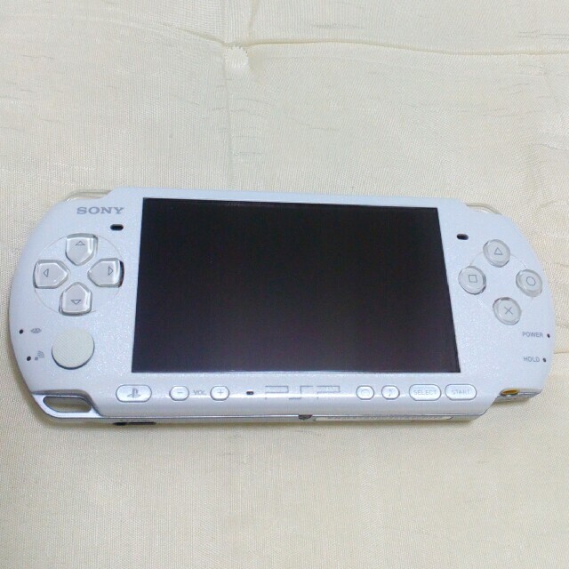PlayStation Portable(プレイステーションポータブル)のpsp 3000 本体 ホワイト エンタメ/ホビーのゲームソフト/ゲーム機本体(携帯用ゲーム機本体)の商品写真