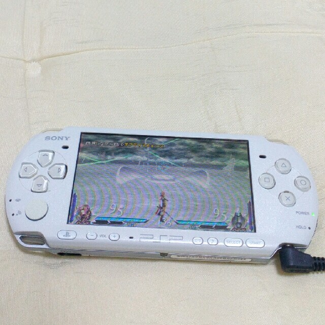 PlayStation Portable(プレイステーションポータブル)のpsp 3000 本体 ホワイト エンタメ/ホビーのゲームソフト/ゲーム機本体(携帯用ゲーム機本体)の商品写真