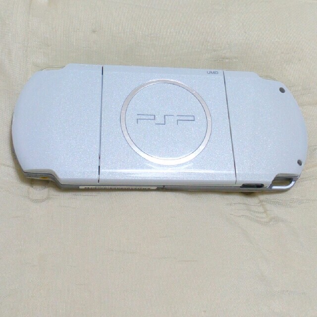 PlayStation Portable(プレイステーションポータブル)のpsp 3000 本体 ホワイト エンタメ/ホビーのゲームソフト/ゲーム機本体(携帯用ゲーム機本体)の商品写真