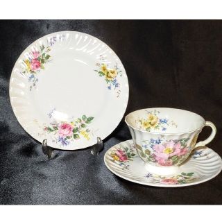 ロイヤルドルトン(Royal Doulton)の【minamina様用】ロイヤルドルトン アルカディア ティーカップ等4点  (陶芸)