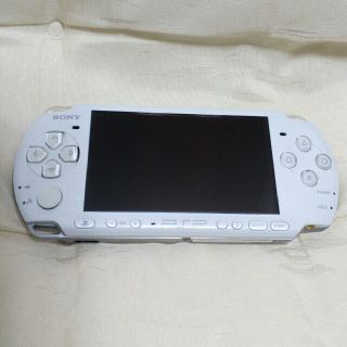 プレイステーションポータブル(PlayStation Portable)のpsp 3000 本体 ホワイト(携帯用ゲーム機本体)