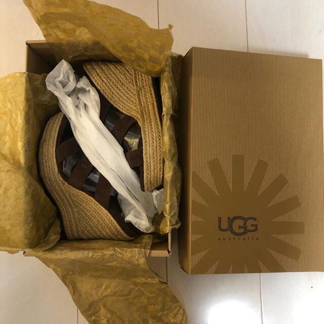 UGG(アグ)のUGG ウェッジソール　サンダル　ブラウン　6.5 レディースの靴/シューズ(サンダル)の商品写真