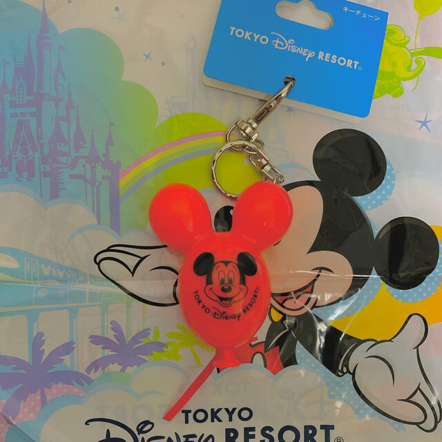 Disney(ディズニー)のバルーン キーチェーン赤　ミッキー ディズニー リゾート　新品未使用タグ付き エンタメ/ホビーのおもちゃ/ぬいぐるみ(キャラクターグッズ)の商品写真