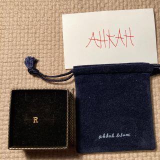 アーカー(AHKAH)の【最終値下げ】アーカーブラン　イニシャルピアス【R】(ピアス)