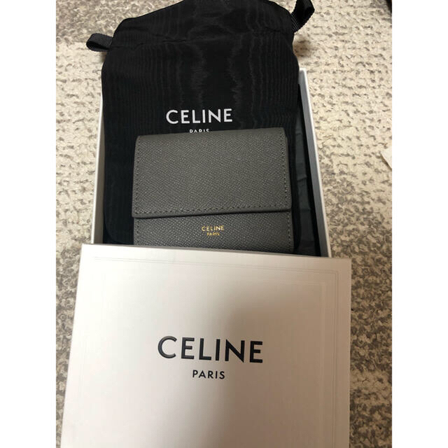 celine(セリーヌ)のCELINE セリーヌ　スモール　トリフォールドウォレット　グレー　美品 レディースのファッション小物(財布)の商品写真