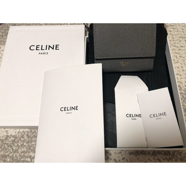 celine(セリーヌ)のCELINE セリーヌ　スモール　トリフォールドウォレット　グレー　美品 レディースのファッション小物(財布)の商品写真