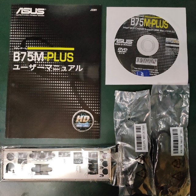 ASUS(エイスース)のマザーボードASUS B75M-PLUS LGA-1155 スマホ/家電/カメラのPC/タブレット(PCパーツ)の商品写真