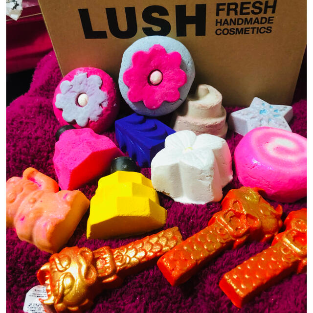 LUSH(ラッシュ)のLUSH入浴剤25コセット☆ナーガ様専用☆ コスメ/美容のボディケア(入浴剤/バスソルト)の商品写真