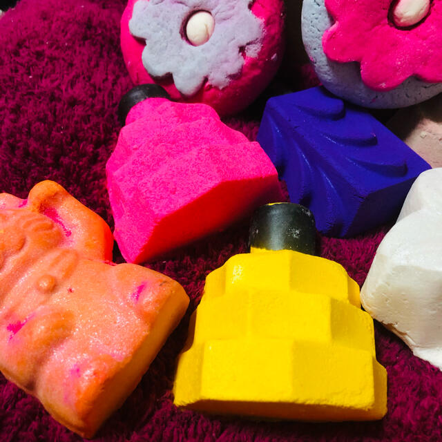 LUSH(ラッシュ)のLUSH入浴剤25コセット☆ナーガ様専用☆ コスメ/美容のボディケア(入浴剤/バスソルト)の商品写真