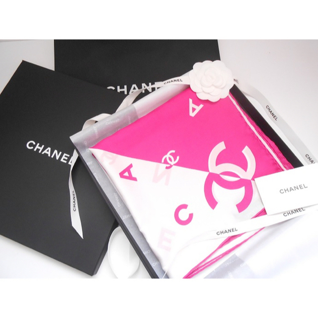 CHANEL(シャネル)の💕CHANEL2021クルーズコレクション❤️新品スカーフ💕 レディースのファッション小物(バンダナ/スカーフ)の商品写真
