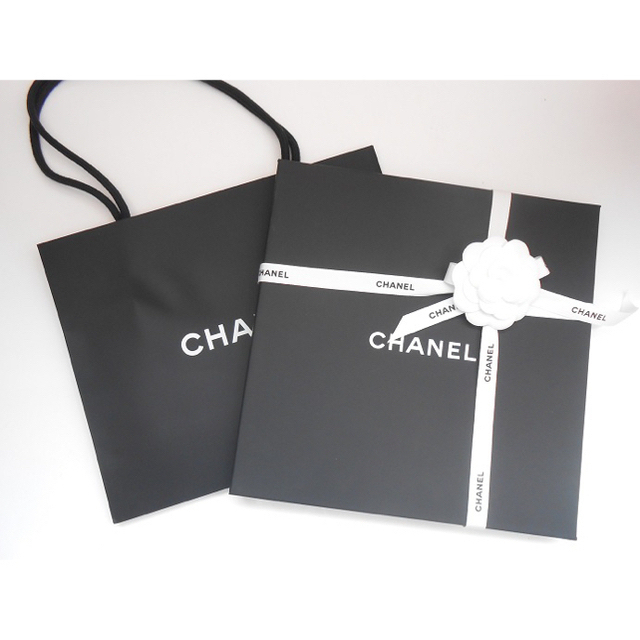 CHANEL(シャネル)の💕CHANEL2021クルーズコレクション❤️新品スカーフ💕 レディースのファッション小物(バンダナ/スカーフ)の商品写真