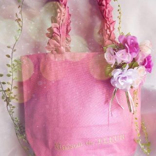 メゾンドフルール(Maison de FLEUR)のメゾンドフルール　フリルハンドルトートMバッグ　ダークピンクプレゼント付き！(トートバッグ)