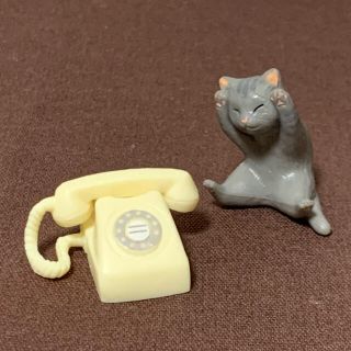 エポック(EPOCH)の昭和家電と猫　2 電話(白)とアメショ猫(ミニチュア)