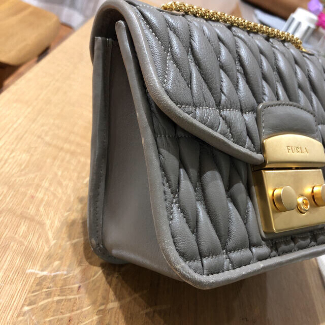 Furla(フルラ)のFURLA METROPOLIS COMETA グレー レディースのバッグ(ショルダーバッグ)の商品写真