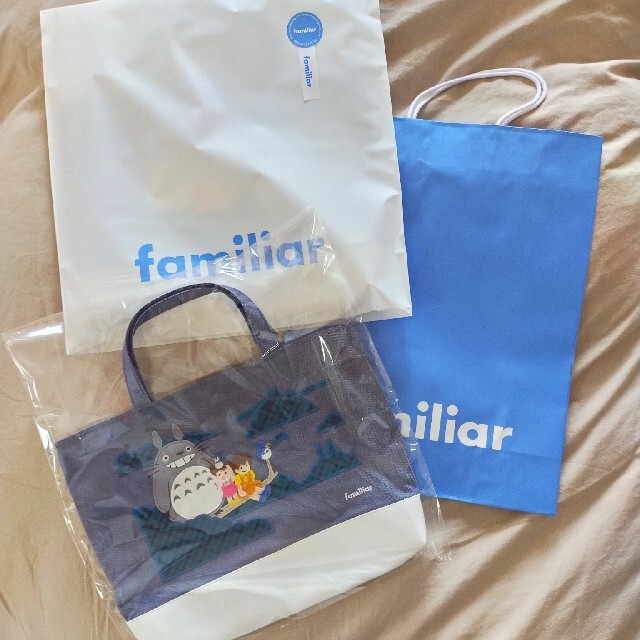 familiar(ファミリア)の未開封　familiar　木の上のトトロのデニムバッグ キッズ/ベビー/マタニティのこども用バッグ(レッスンバッグ)の商品写真