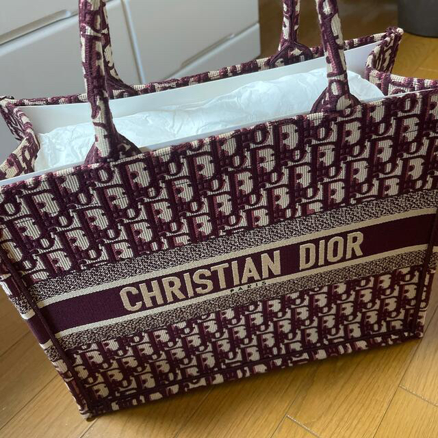 Christian Dior(クリスチャンディオール)の専用“DIOR BOOK TOTE”  スモールバッグ レディースのバッグ(トートバッグ)の商品写真