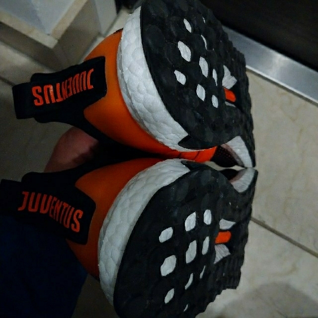 adidas(アディダス)のadidas UltraBOOST ユベントス 28センチ　ウルトラブースト メンズの靴/シューズ(スニーカー)の商品写真