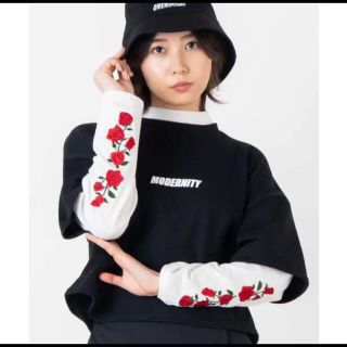 ウィゴー(WEGO)のモチーフ刺繍レイヤードスウェット (ブラック)(Tシャツ(長袖/七分))