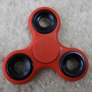 ハンドスピナー hand spinner　レッド　赤　新品　箱付　送料無料(その他)