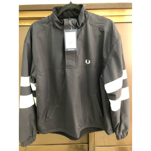 新品　FRED PERRY ゴルフウェア　Mサイズ　紺色