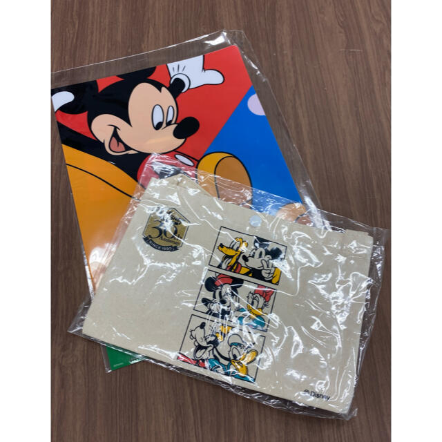 Disney(ディズニー)のミッキーマウス　クリアファイルとポシェット キッズ/ベビー/マタニティのこども用バッグ(ポシェット)の商品写真