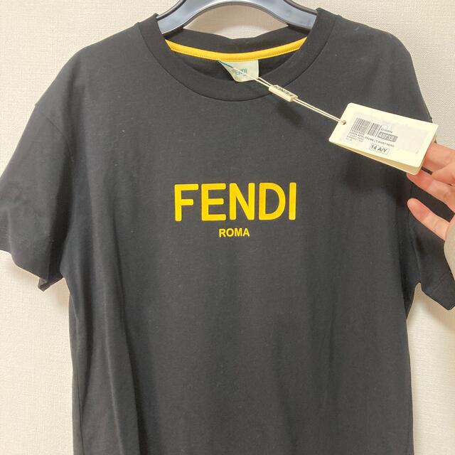新品タグ付き♡FENDI♡kids♡ロゴTシャツ
