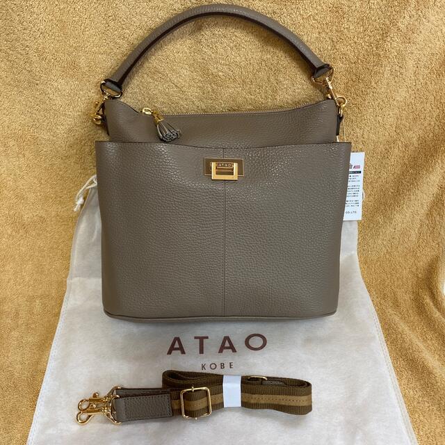 ATAO(アタオ)のATAO ウィークエンド 新色トープ 極美品🧡 レディースのバッグ(ショルダーバッグ)の商品写真