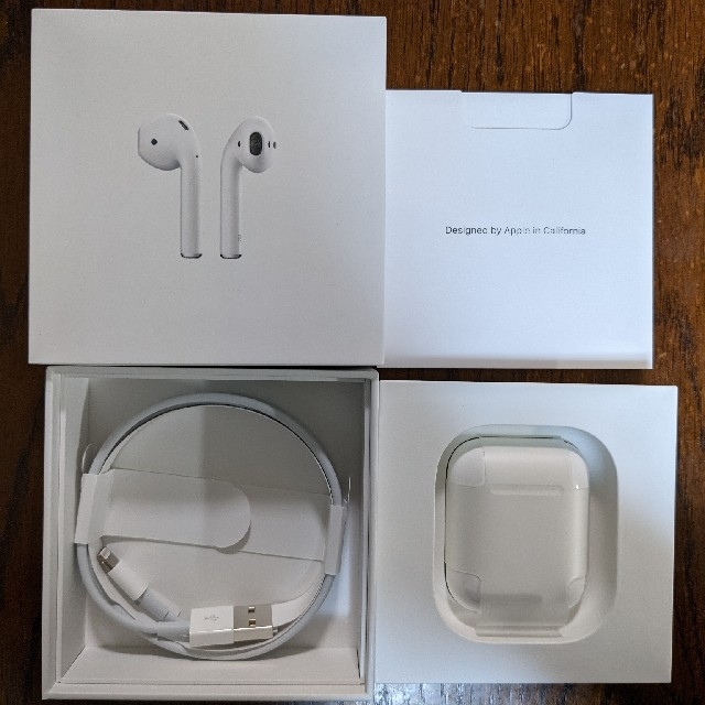 オーディオ機器AirPods with Charging Case MV7N2J/A 品