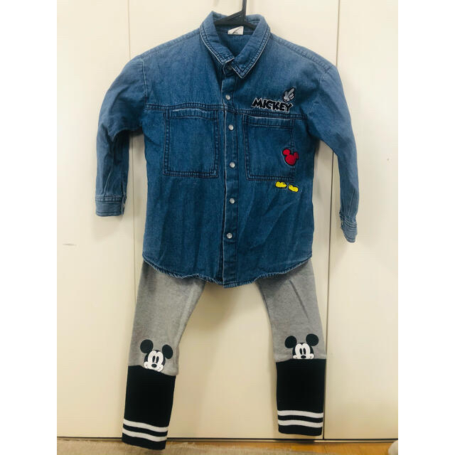 Disney(ディズニー)のミッキー デニムシャツ２枚セット キッズ/ベビー/マタニティのキッズ服男の子用(90cm~)(Tシャツ/カットソー)の商品写真