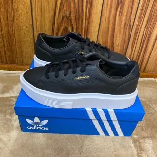 アディダス(adidas)のadidasスニーカー(スニーカー)