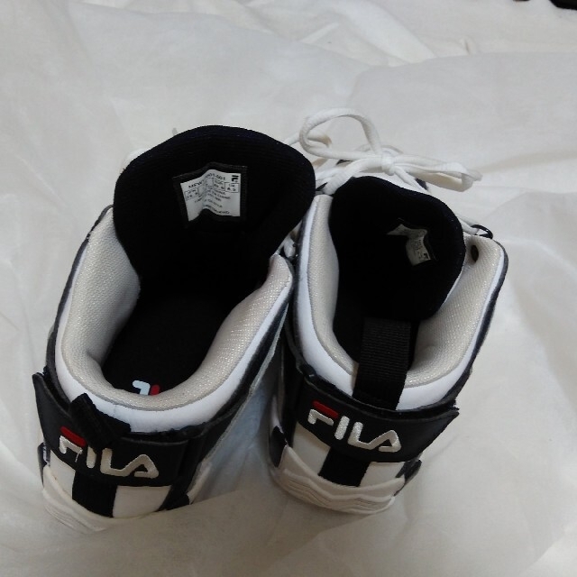 FILA(フィラ)の専用ページFILA (フィラ) ハイカットスニーカー ホワイト×ネイビー レディースの靴/シューズ(スニーカー)の商品写真