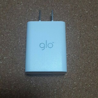 グロー(glo)のUSBコンセント　充電器　ホワイト　出力2A glo(バッテリー/充電器)
