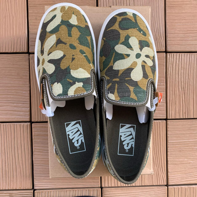 VANS(ヴァンズ)のVANS 新品 スリッポン 24㎝ V98SF 迷彩 カモフラージュ スニーカー レディースの靴/シューズ(スリッポン/モカシン)の商品写真