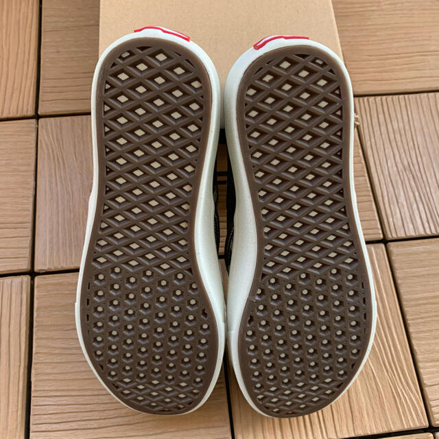 VANS(ヴァンズ)のVANS 新品 スリッポン 24㎝ V98SF 迷彩 カモフラージュ スニーカー レディースの靴/シューズ(スリッポン/モカシン)の商品写真