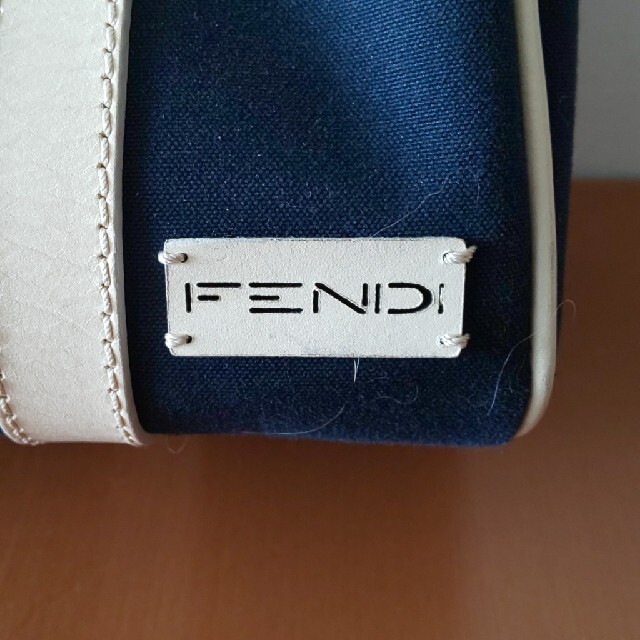 FENDI(フェンディ)のフェンディ FENDI ミニボストン 紺✕アイボリー レディースのバッグ(ハンドバッグ)の商品写真
