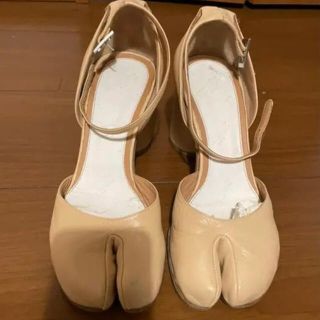 マルタンマルジェラ(Maison Martin Margiela)のMaison Margiela tabi サンダル　ベージュ(サンダル)