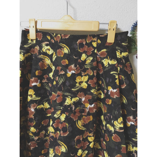 w closet(ダブルクローゼット)の新品＊ハイウエスト花柄スカート レディースのスカート(ひざ丈スカート)の商品写真