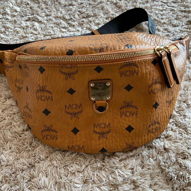 MCM(エムシーエム)のmcm ボディーバッグ　ウエストバッグ メンズのバッグ(ボディーバッグ)の商品写真