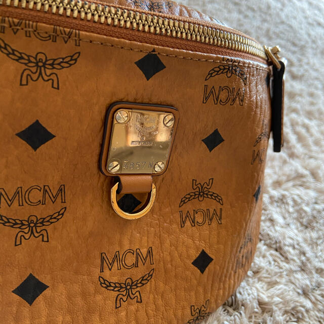 MCM(エムシーエム)のmcm ボディーバッグ　ウエストバッグ メンズのバッグ(ボディーバッグ)の商品写真