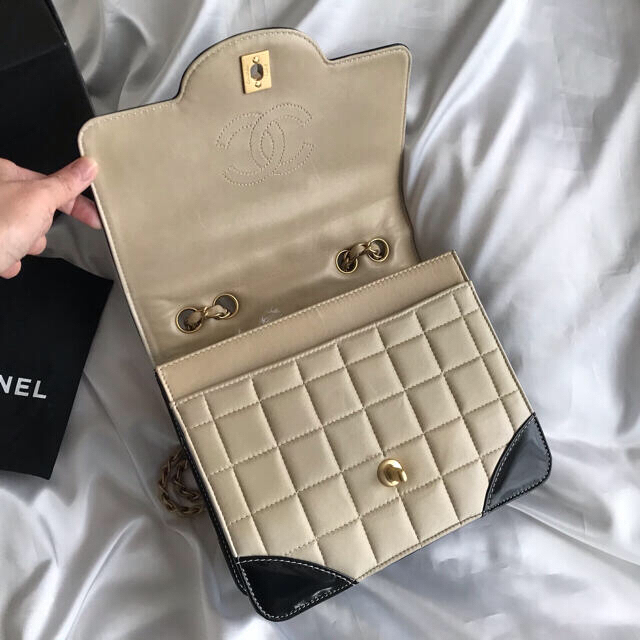 CHANELシャネルチョコバーココマークバイカラーミニチェーンショルダーバッグ