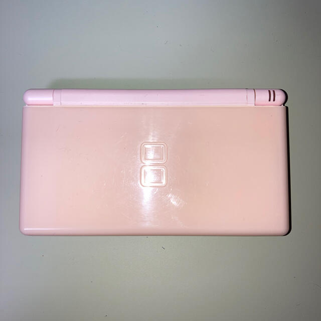 ニンテンドーDS(ニンテンドーDS)のds lite ノーブルピンク　タッチペンなし、充電器・gbaケースあり。 エンタメ/ホビーのゲームソフト/ゲーム機本体(携帯用ゲーム機本体)の商品写真