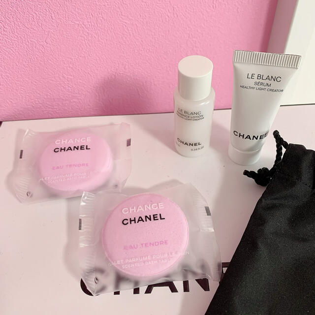 CHANEL(シャネル)の値下CHANELバスタブレットChanceルブランサンプル巾着セット コスメ/美容のボディケア(入浴剤/バスソルト)の商品写真